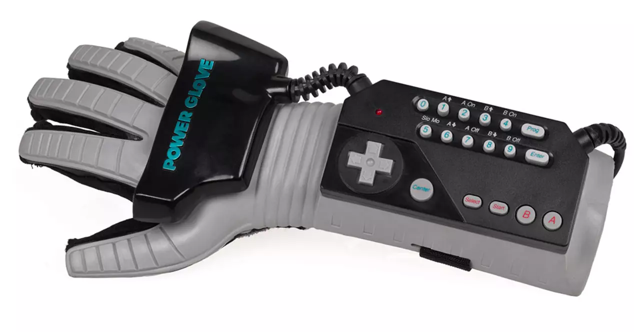 Le Power Glove de Nintendo.